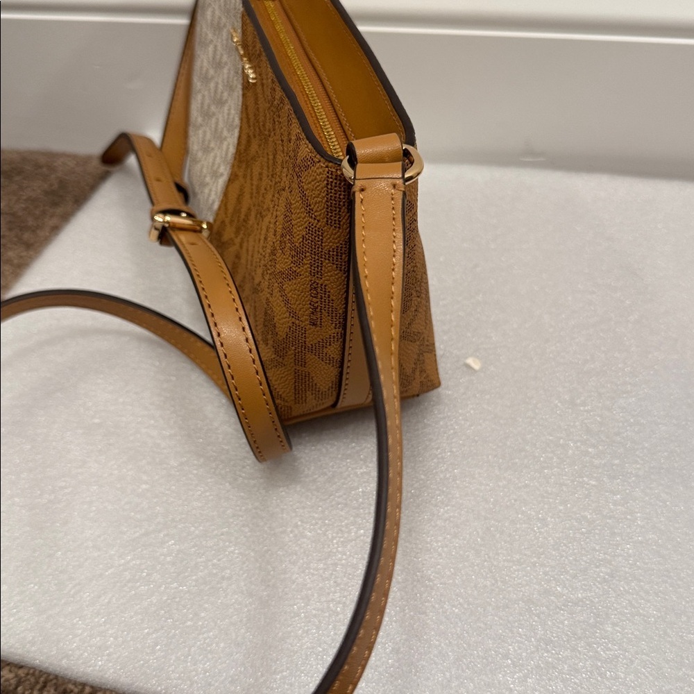 Michael Kors Tan and Cream Crossbody Bag - Picture 2 of 7